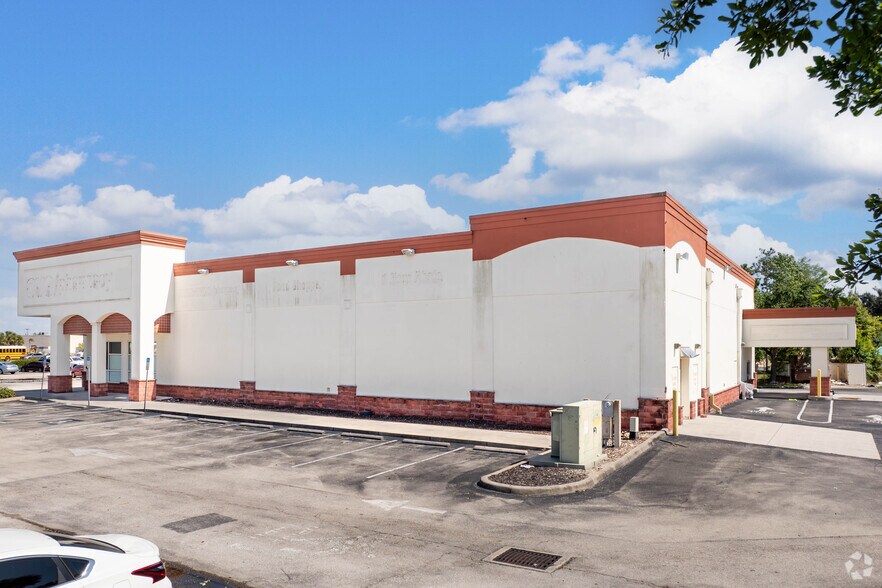 More Photos Of 13991 N Cleveland Ave, North Fort Myers Drugstore For Lease