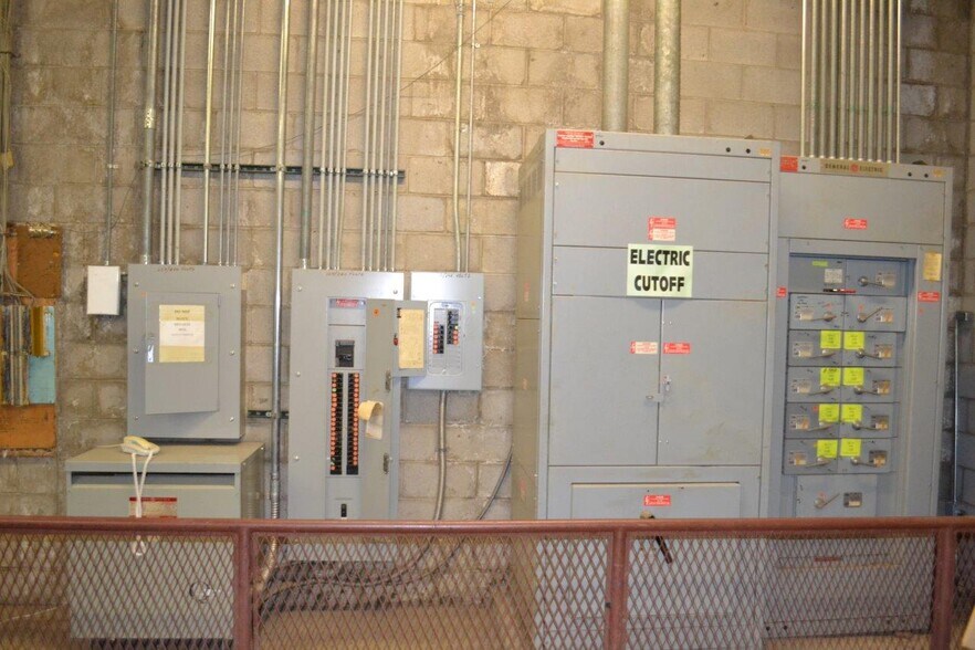 More Photos Of 539 Valley Dr, Oceana Storefront For Lease