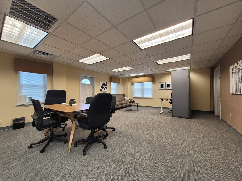 More Photos Of 300-314 W 1st St, Bloomington Office Residential For Sale