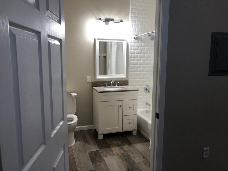 More Photos Of 2075 Baldwin Ave, Oroville Flex For Lease