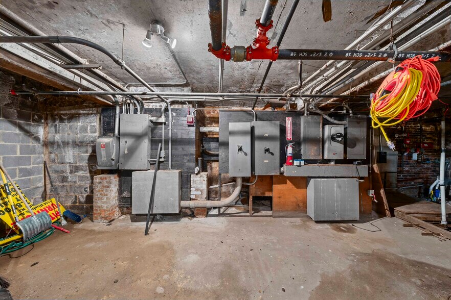More Photos Of 1144 Elizabeth Ave, Elizabeth General Retail For Sale