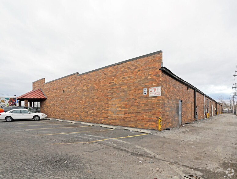 More Photos Of 229 W Grand Ave, Bensenville General Retail For Lease