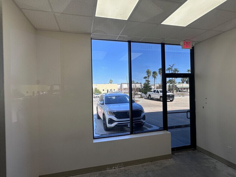 More Photos Of 1400 E Jasmine Ave, McAllen Showroom For Lease