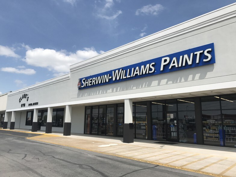 More Photos Of 2002-2028 N Locust Ave, Lawrenceburg General Retail For Lease