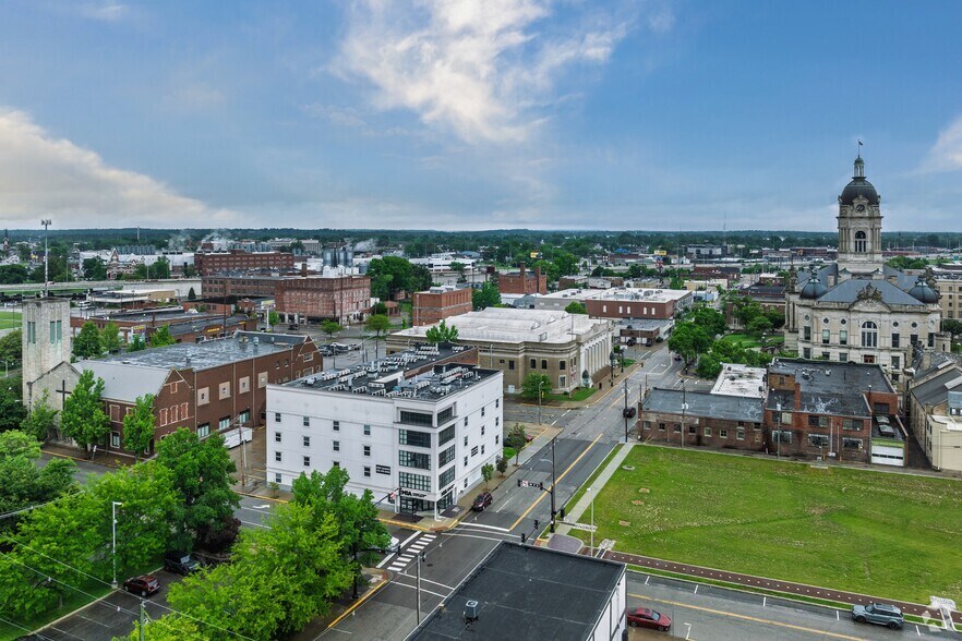 More Photos Of 301 NW 3rd St, Evansville Apartments For Sale
