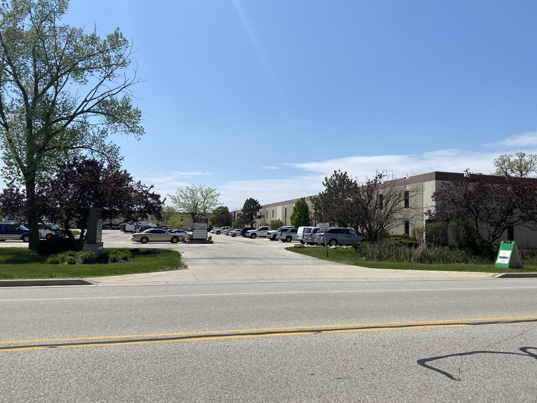 More Photos Of 16255-16351 W Lincoln Ave, New Berlin Warehouse For Lease