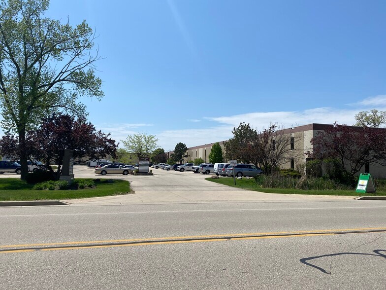 Primary Photo Of 16271-16275 W Lincoln Ave, New Berlin Manufacturing For Lease