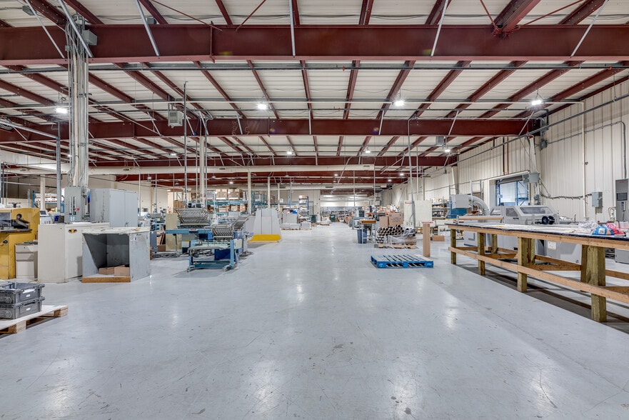 More Photos Of 47 Antares Dr, Ottawa Warehouse For Lease