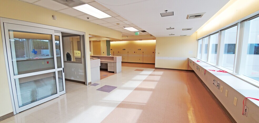 More Photos Of 12660 Riverside Dr, Valley Village Medical For Lease