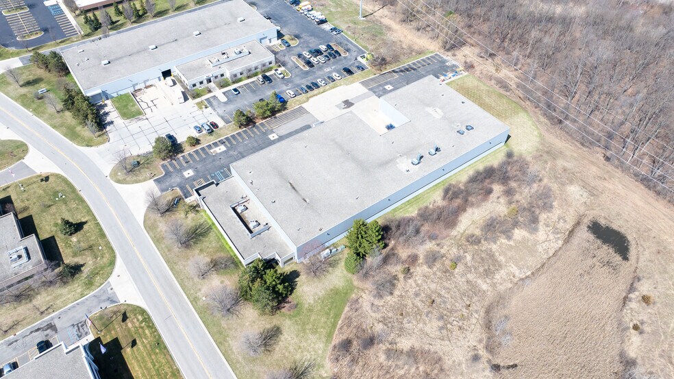 More Photos Of 4200 N Atlantic Blvd, Auburn Hills Manufacturing For Lease