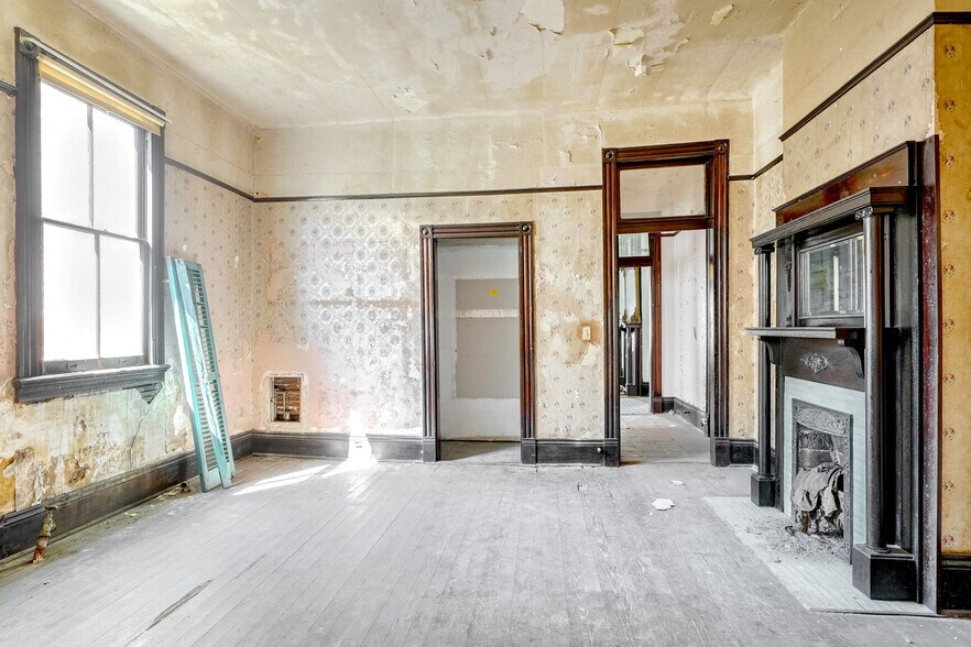 More Photos Of 818 Royal St, New Orleans Freestanding For Lease