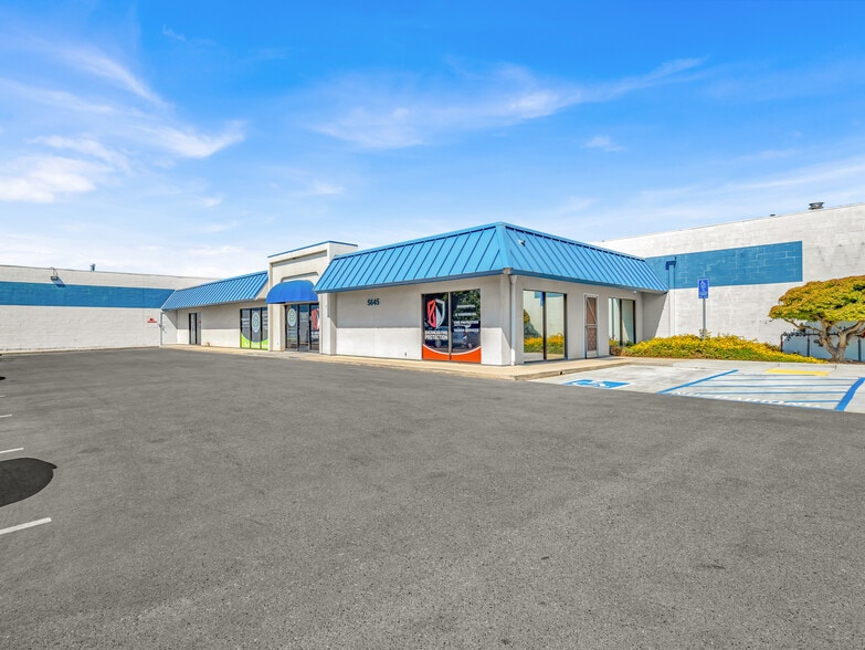 More Photos Of 5645 E Clinton Ave, Fresno Manufacturing For Lease