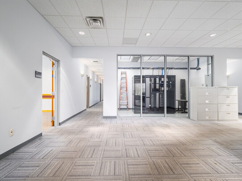 More Photos Of 490 Park Dr, Weirton Office For Lease