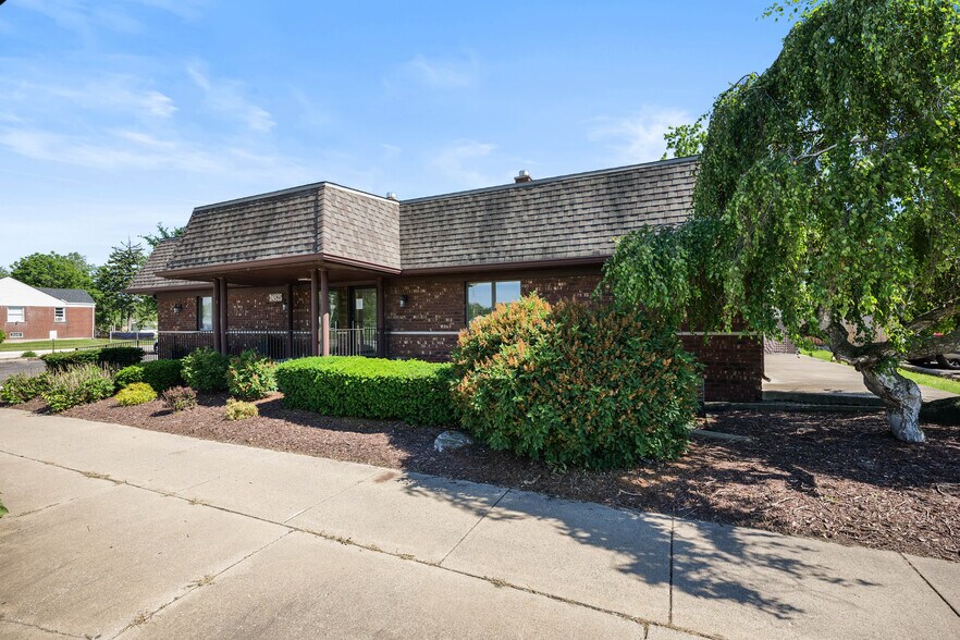 More Photos Of 24825 Eureka Rd, Taylor Office For Sale