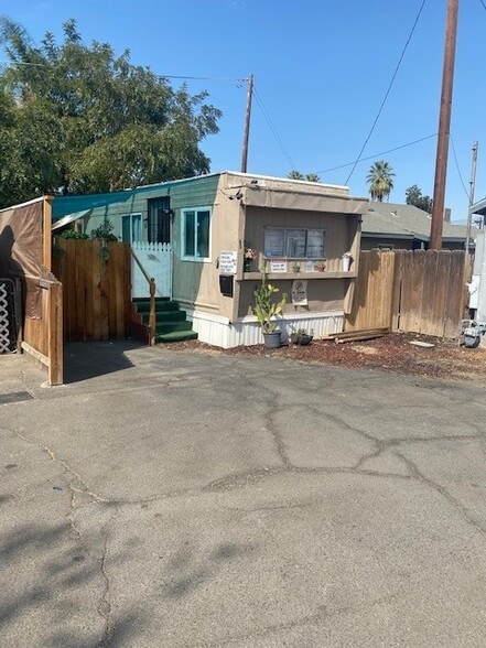 More Photos Of 123 W McCord Ave, Bakersfield Manufactured Housing Mobile Home Park For Sale