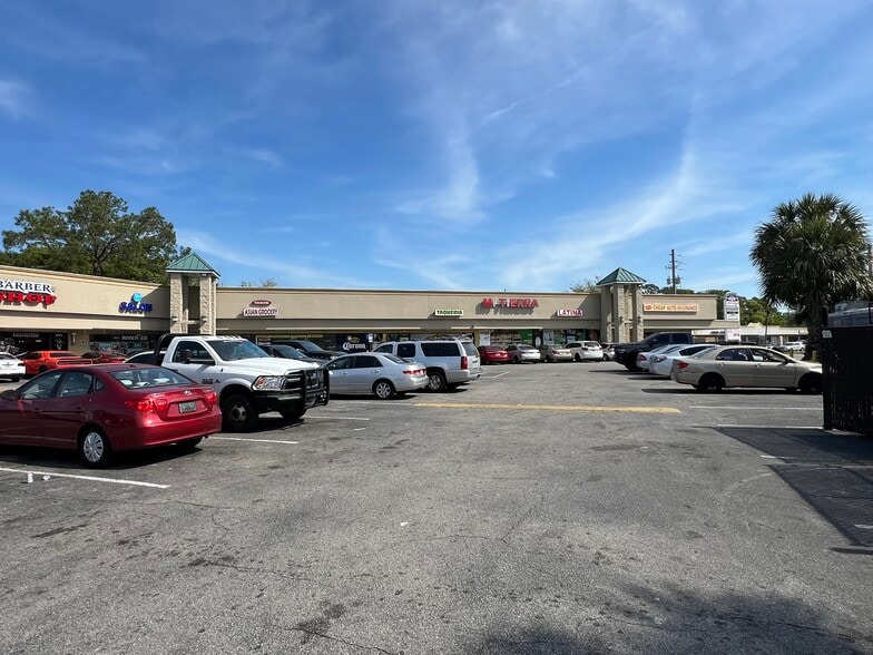 More Photos Of 5745-5759 Beney Rd, Jacksonville Unknown For Lease