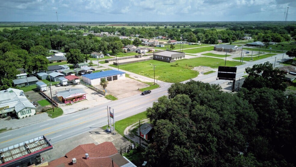 More Photos Of 8799 State Highway 35 N, Van Vleck Convenience Store For Sale