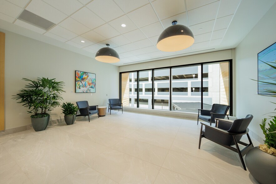 More Photos Of 1401 Philomena St, Austin Medical For Lease