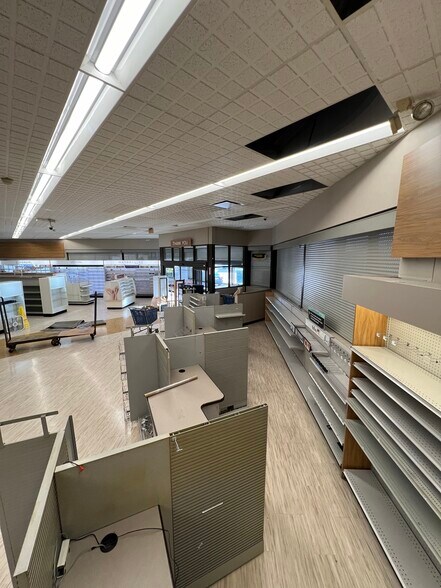 More Photos Of 109 N Whittemore St, Saint Johns Drugstore For Sale