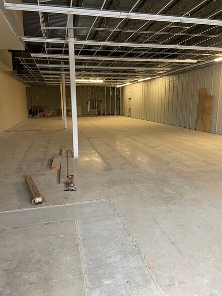 More Photos Of 685 S College St, Harrodsburg Storefront Retail Office For Lease