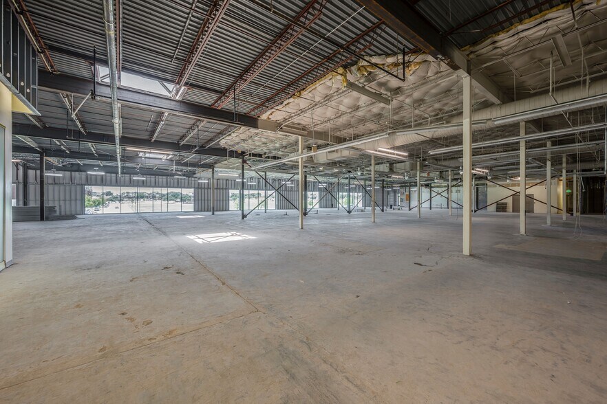 More Photos Of 3560 W Camp Wisdom Rd, Dallas Medical For Lease