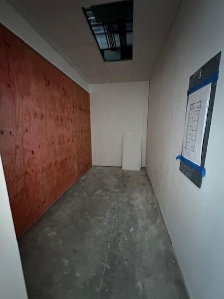 More Photos Of 102 W Dallas St, Llano Storefront Retail Office For Lease