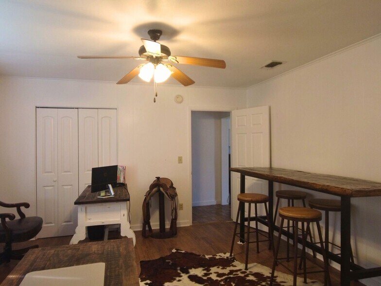 More Photos Of 103 Cartwright Park Rd, Weatherford Office For Lease