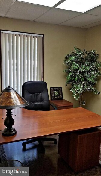 More Photos Of 12512 Lakeridge Dr, Woodbridge Medical For Sale