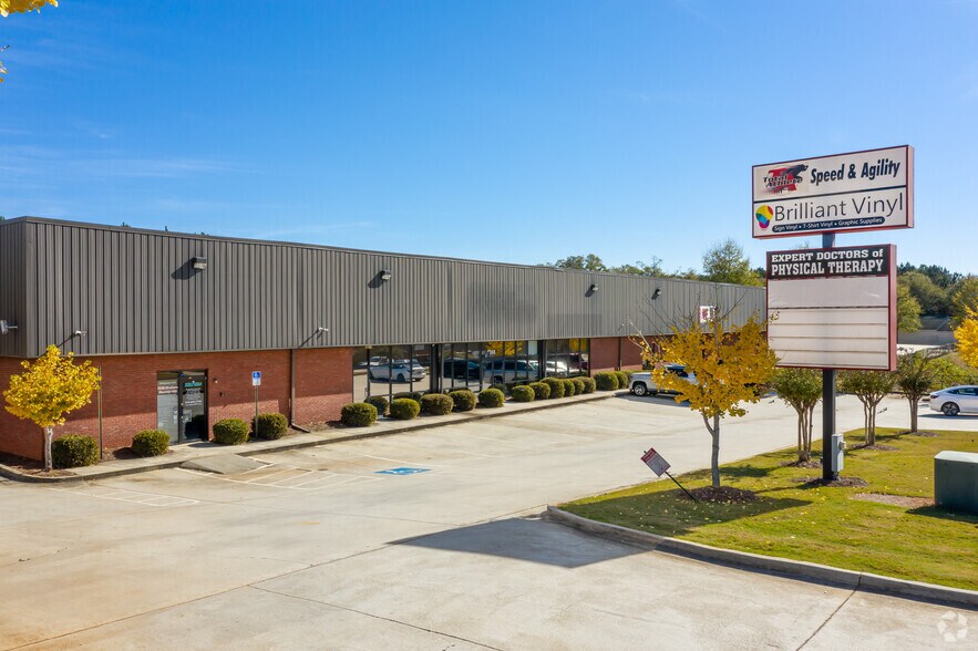More Photos Of 358-372 McDonough Pky, McDonough Showroom For Lease