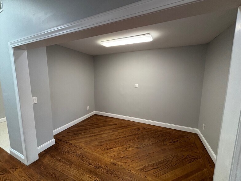 More Photos Of 167 Glen Head Rd, Glen Head Storefront Retail Residential For Lease