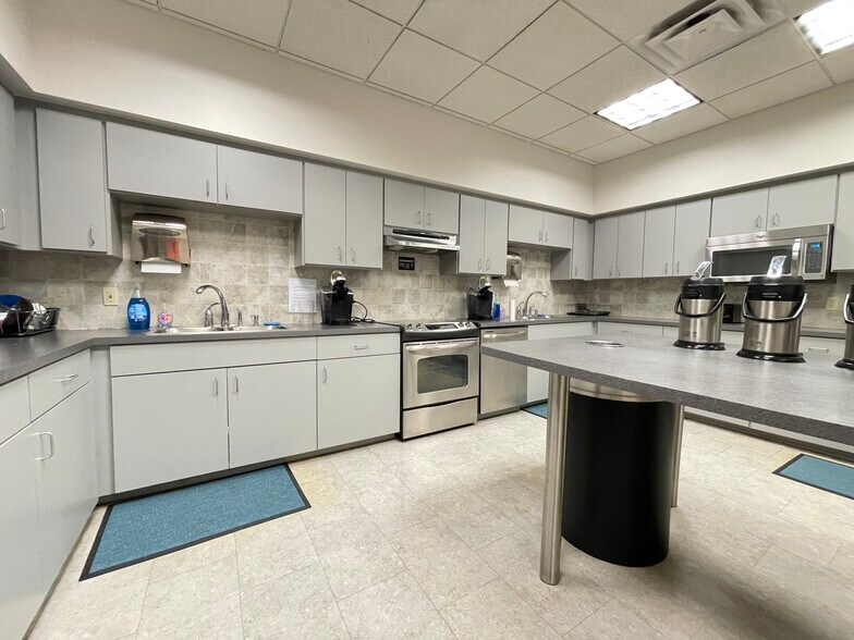 More Photos Of 7201 Nw 11th Pl, Gainesville Office For Sale