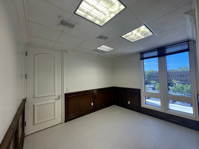 More Photos Of 1101 Dove St, Newport Beach Office For Lease