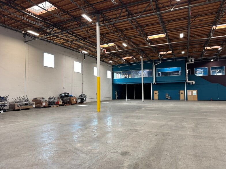 More Photos Of 21010 S Figueroa St, Carson Showroom For Lease