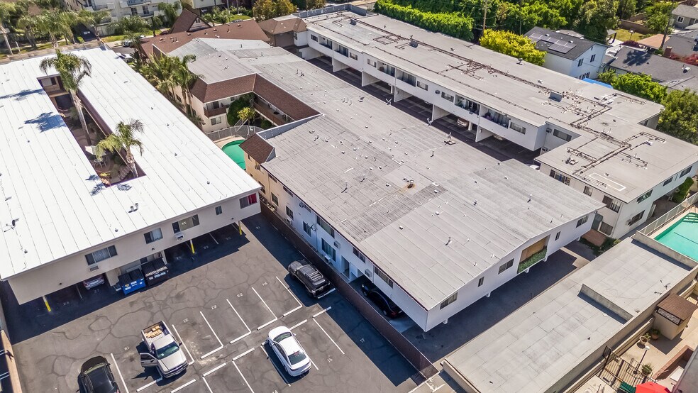 More Photos Of 18551 Prairie St, Northridge Apartments For Sale