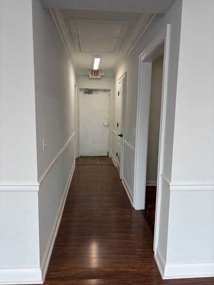 More Photos Of 1161 NW Broad St, Murfreesboro Office For Lease