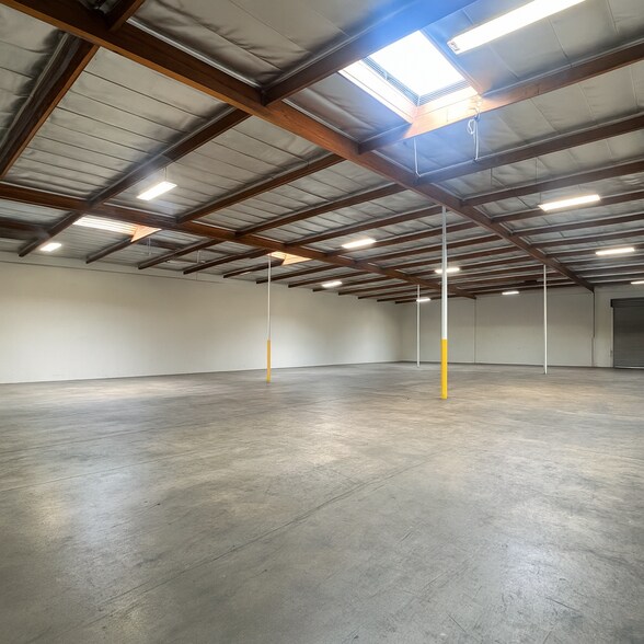 Primary Photo Of 8320-8350 Isis Ave, Los Angeles Warehouse For Lease