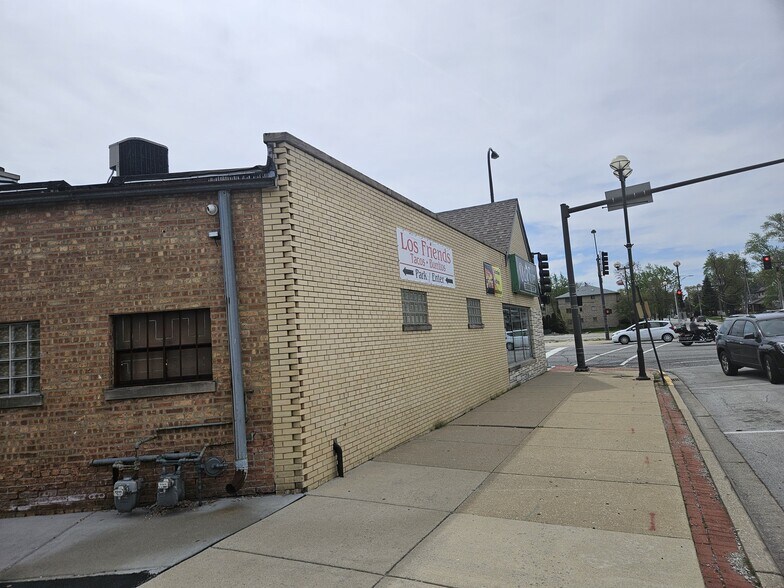 More Photos Of 5370 W 95th St, Oak Lawn Storefront For Sale