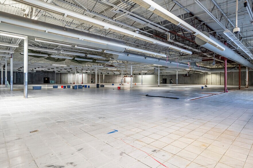 More Photos Of 299 S Main St, Elmira Freestanding For Lease