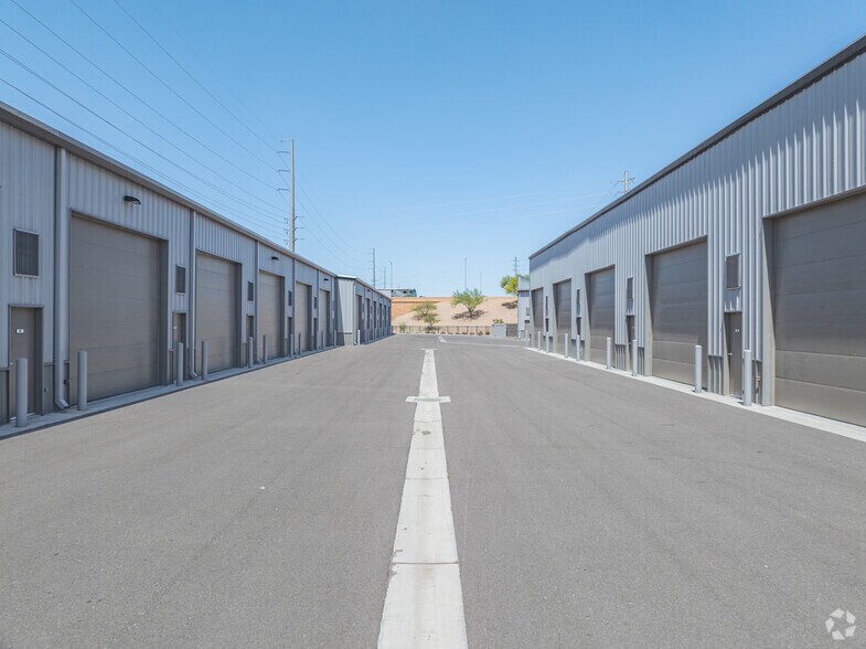 More Photos Of 450 E Willis Rd, Chandler Self Storage For Sale