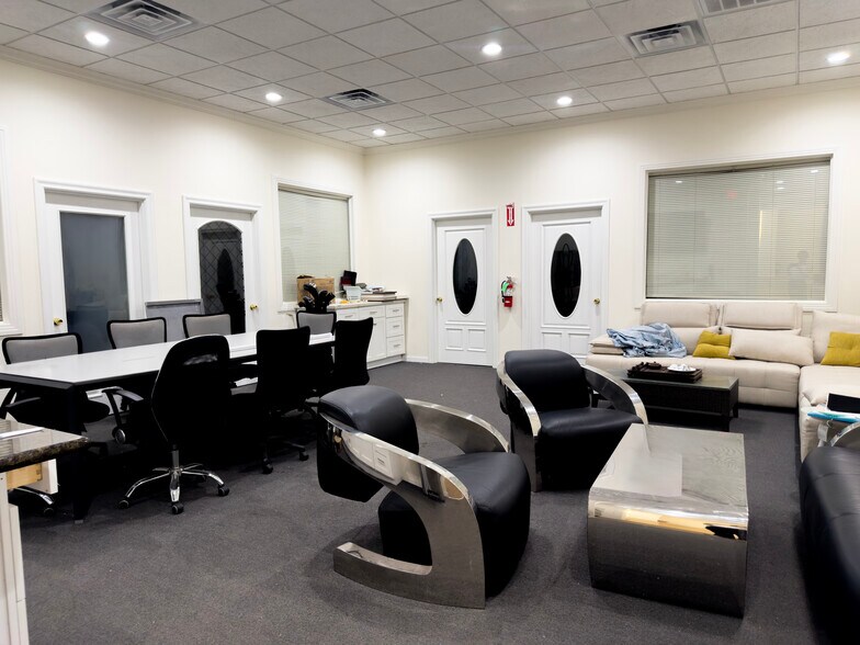 More Photos Of 12838 Murphy Rd, Stafford Showroom For Sale