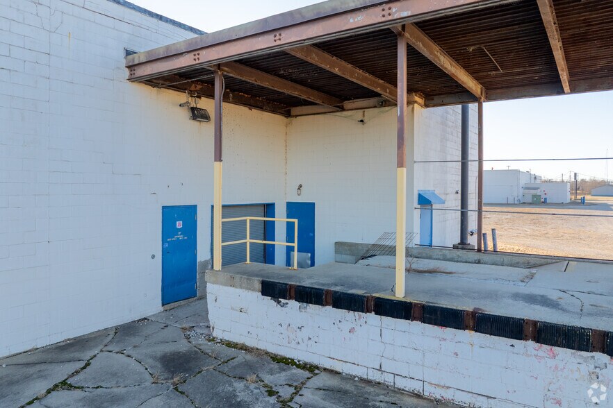 More Photos Of 1200-1230 Woodlawn Rd, Lincoln General Retail For Sale