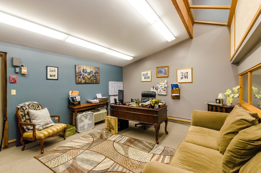 More Photos Of 40-60 Beechwood Dr, North Andover Loft Creative Space For Lease