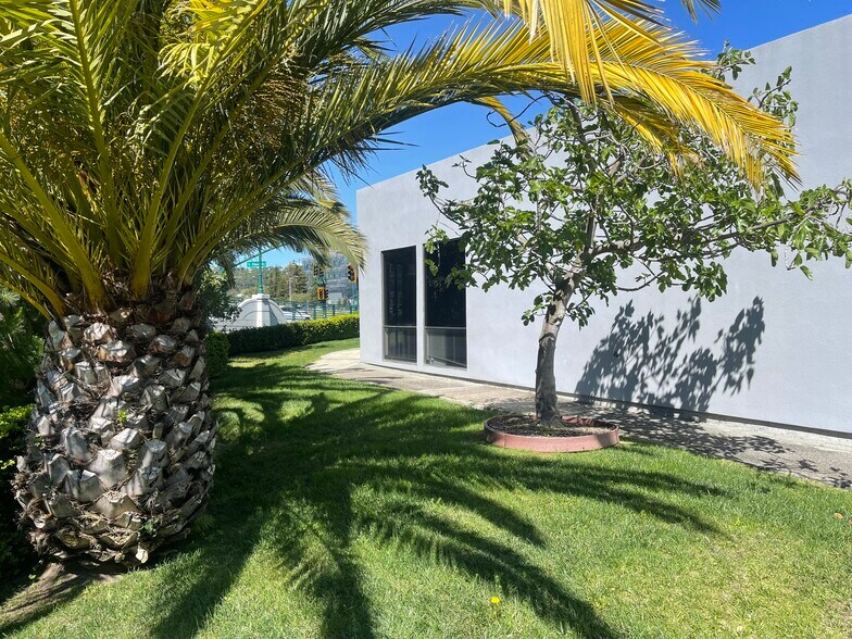 More Photos Of 1363-1375 S Eliseo Dr, Larkspur Medical For Lease