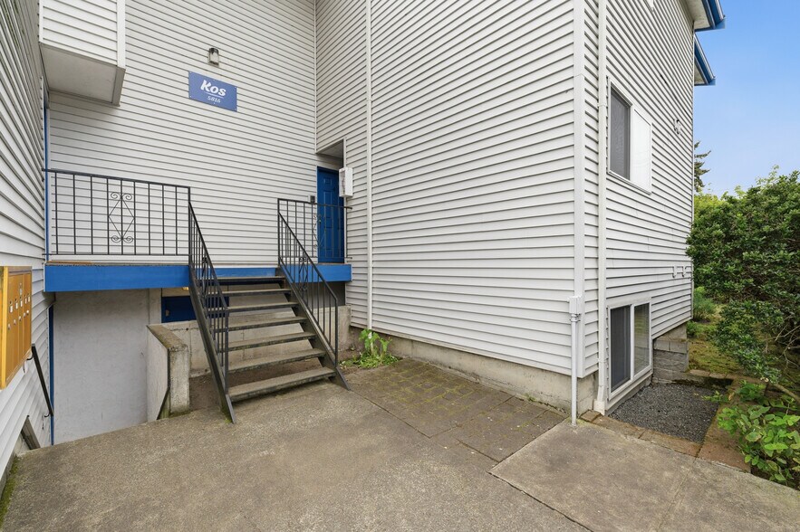 More Photos Of 5816 14th Ave NW, Seattle Apartments For Sale