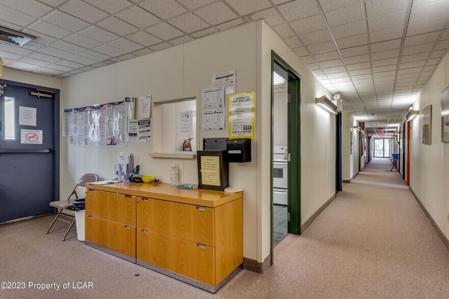 More Photos Of 104 Woodward Hill Rd, Edwardsville Office For Sale