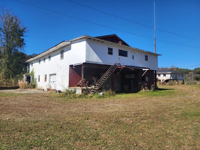 More Photos Of 8091 Old Highway 5 S, Talking Rock Light Distribution For Sale