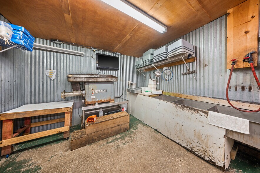More Photos Of 27033 US Highway 96 S, Kirbyville Food Processing For Sale