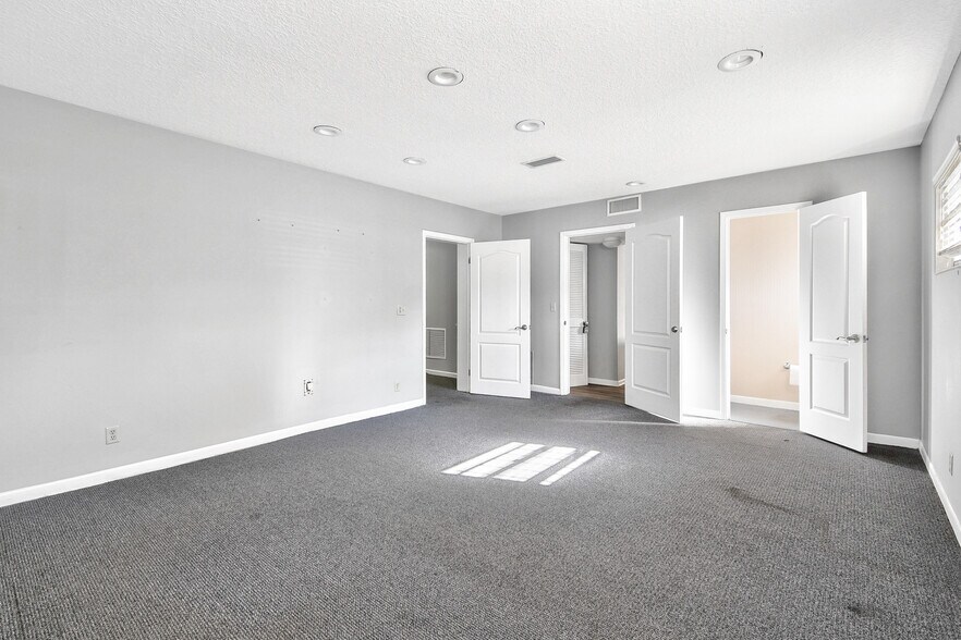 More Photos Of 2968 Rainbow Rd, Jacksonville Medical For Lease