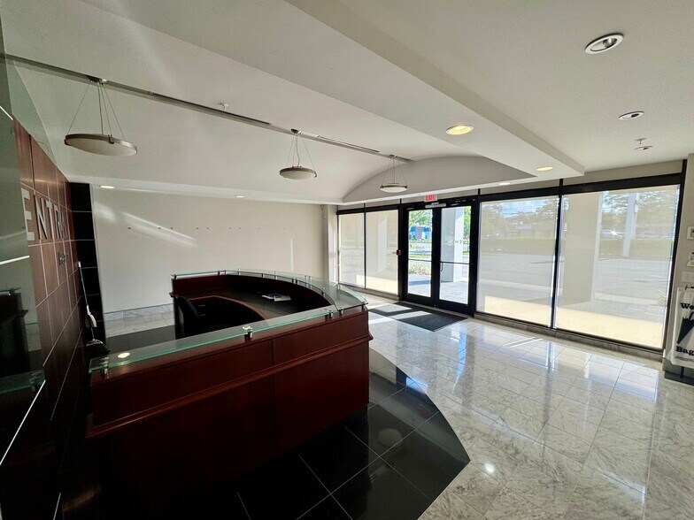 More Photos Of 298 S Yonge St, Ormond Beach General Retail For Lease