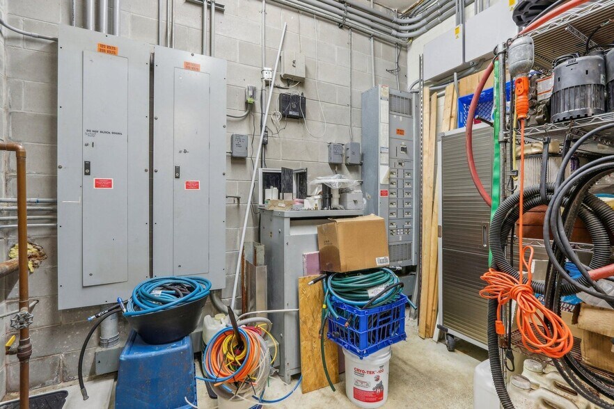 More Photos Of 14967 W National Ave, New Berlin Carwash For Sale